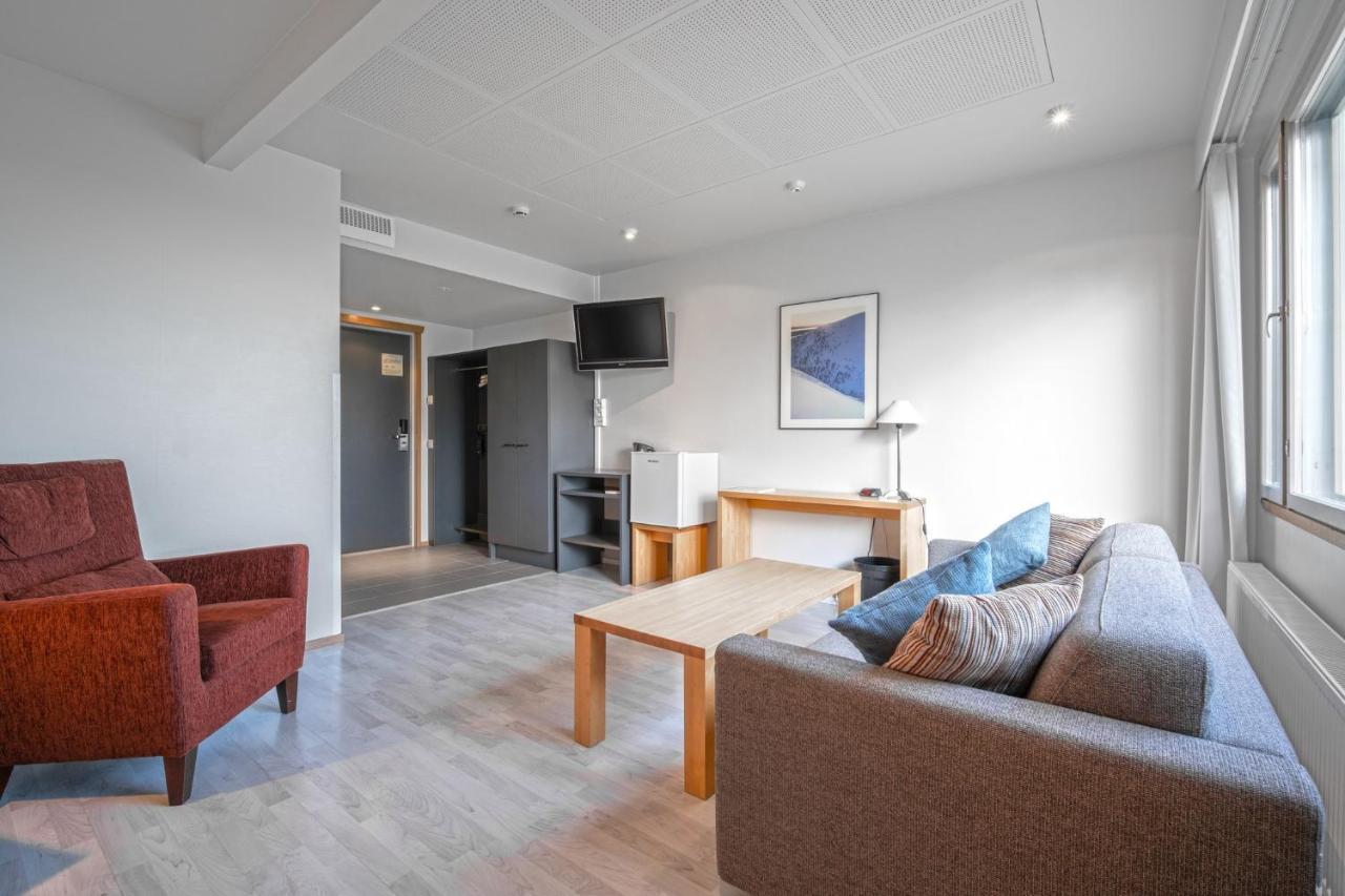 Ski-Inn Hotel Pyhaetunturi Екстер'єр фото